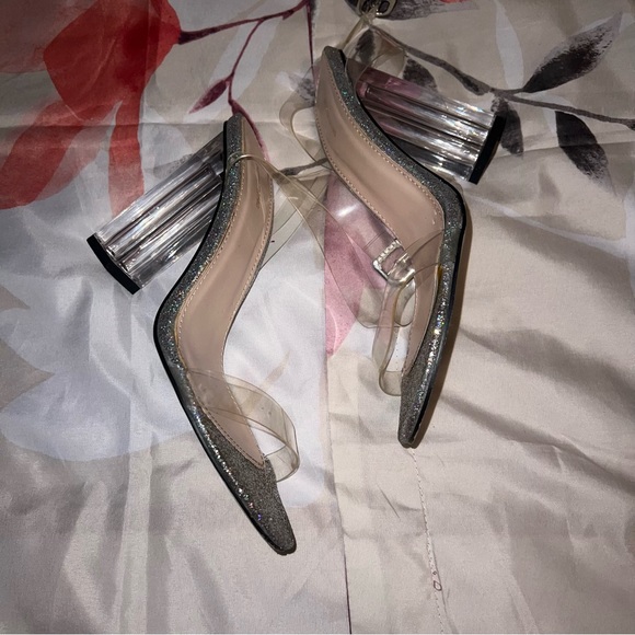 Heels - Picture 2 of 3